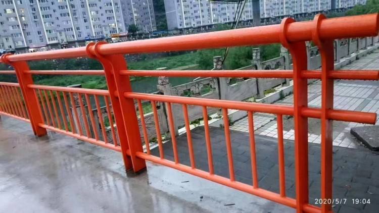 云南高速道路护栏安装